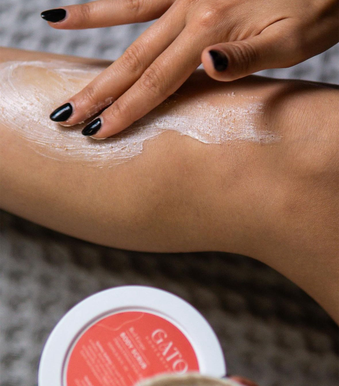 Body Scrub Μαύρη Ζάχαρη Gato